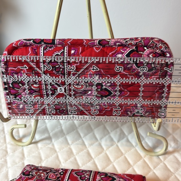 VERA BRADLEY Compact Taxi
Wallet Frankly Scarlet Kisslock and Eyeglass Case - Picture 10 of 10